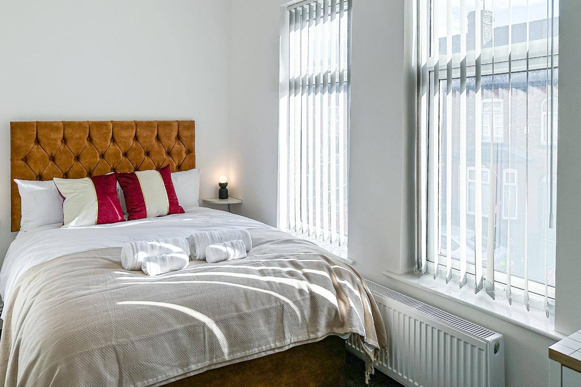 Ashfield Co-Living - Private Room Self-Cater Манчестър Екстериор снимка