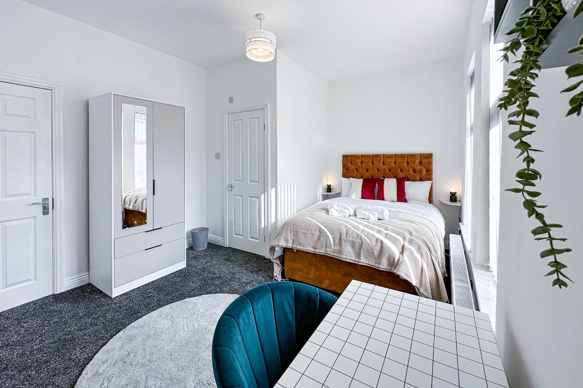 Ashfield Co-Living - Private Room Self-Cater Манчестър Екстериор снимка