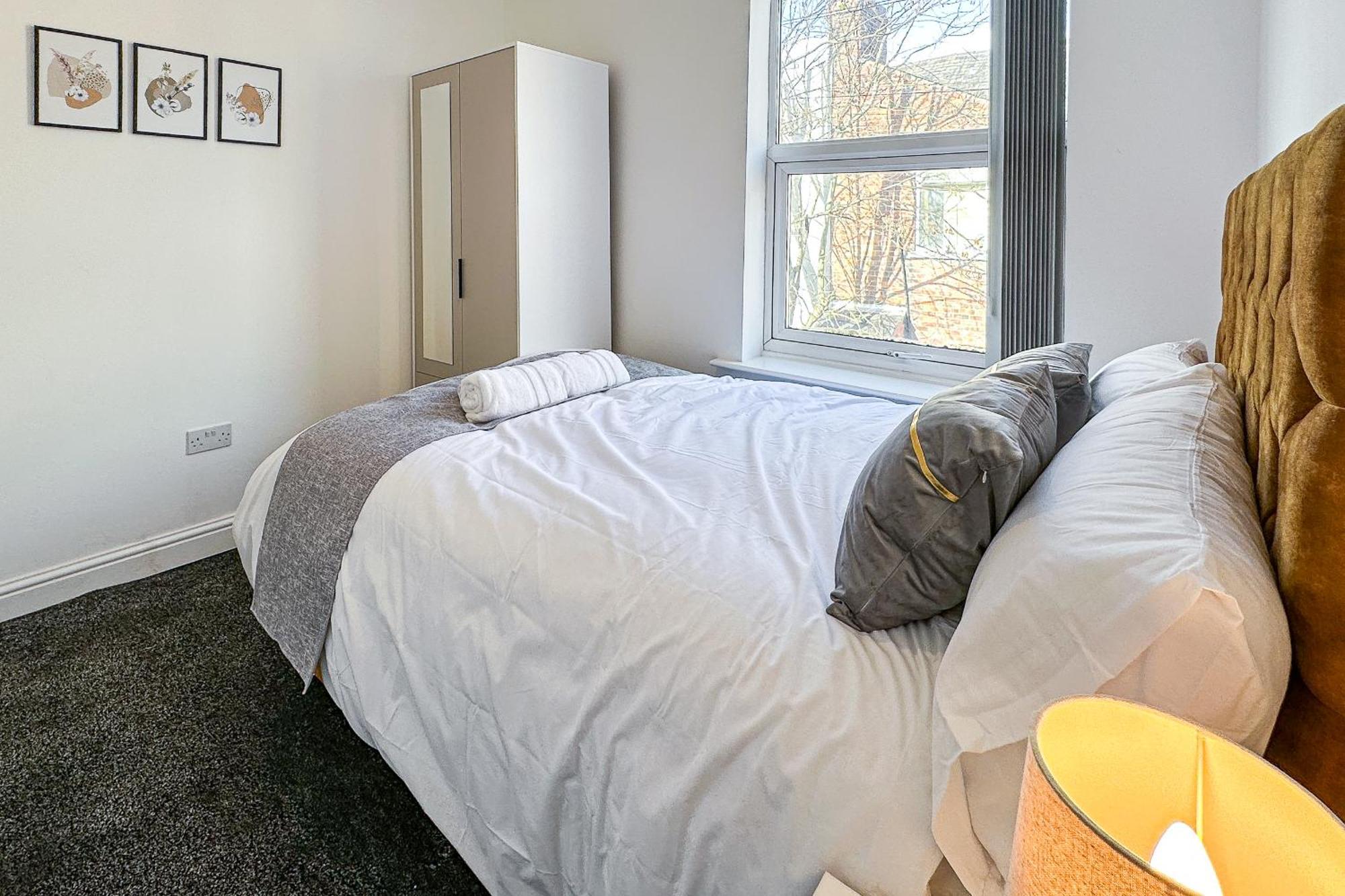Ashfield Co-Living - Private Room Self-Cater Манчестър Екстериор снимка