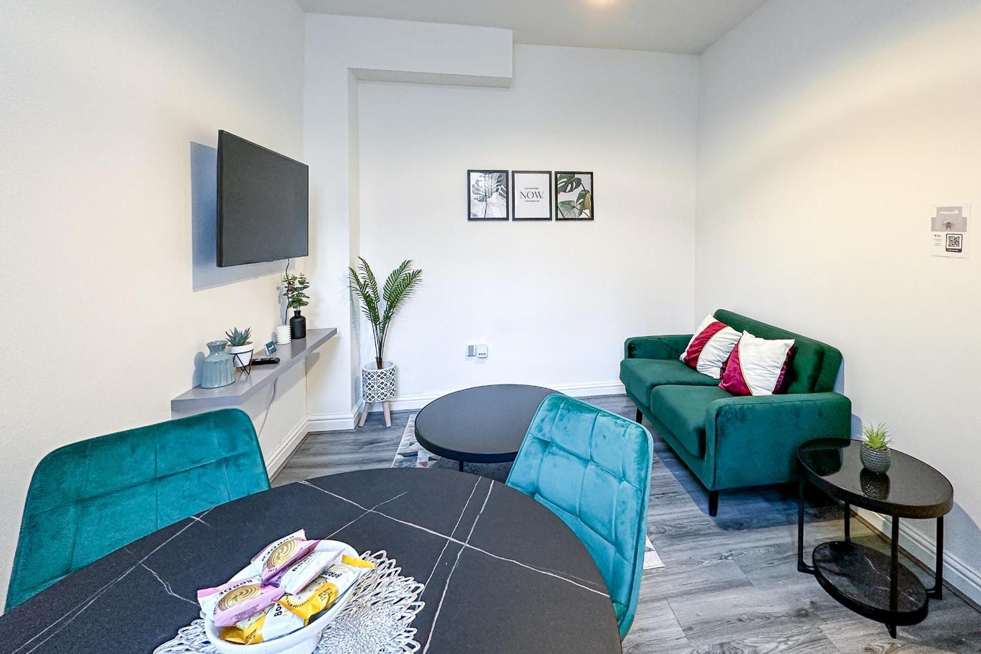Ashfield Co-Living - Private Room Self-Cater Манчестър Екстериор снимка