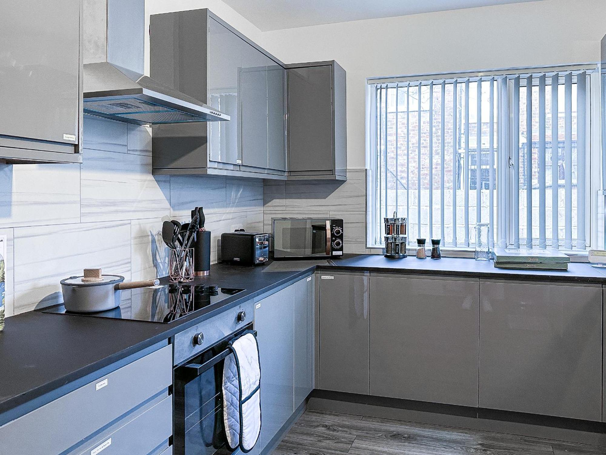 Ashfield Co-Living - Private Room Self-Cater Манчестър Екстериор снимка